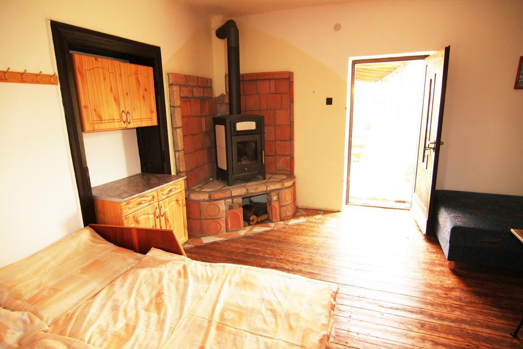 Toldi Vendeghaz Hotel Felsőtold Buitenkant foto