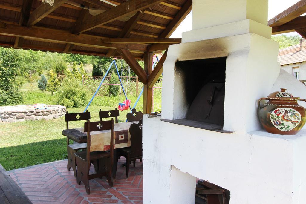 Toldi Vendeghaz Hotel Felsőtold Buitenkant foto
