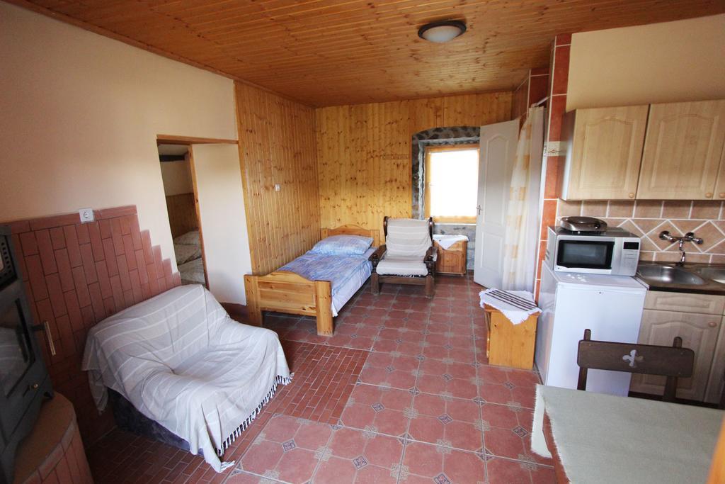 Toldi Vendeghaz Hotel Felsőtold Buitenkant foto
