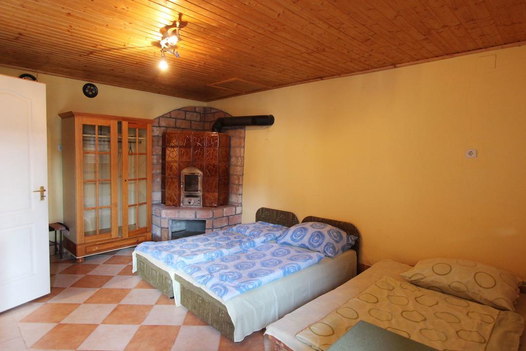 Toldi Vendeghaz Hotel Felsőtold Buitenkant foto