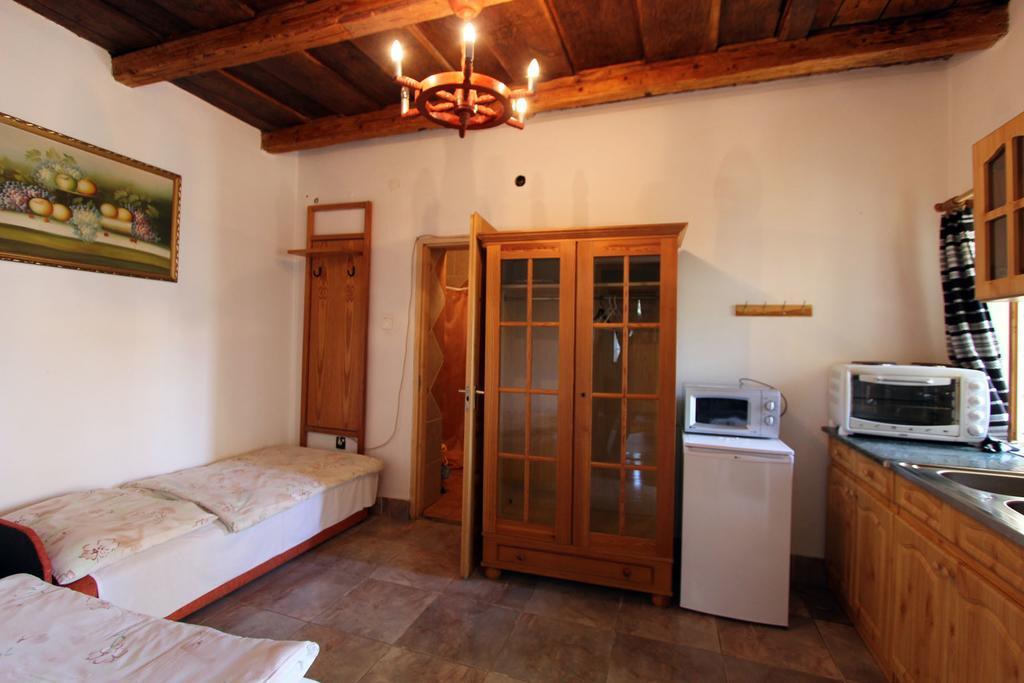Toldi Vendeghaz Hotel Felsőtold Buitenkant foto