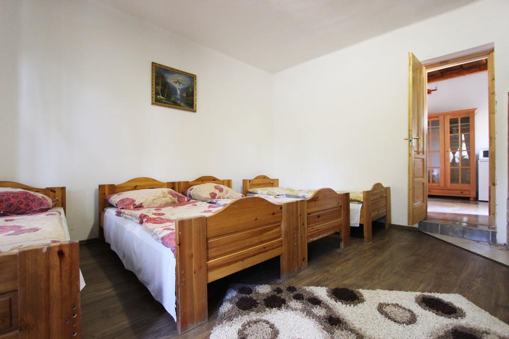 Toldi Vendeghaz Hotel Felsőtold Buitenkant foto