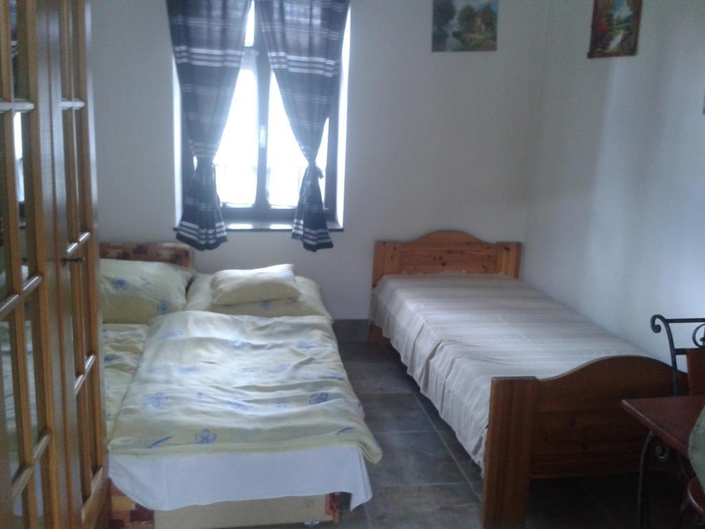 Toldi Vendeghaz Hotel Felsőtold Buitenkant foto
