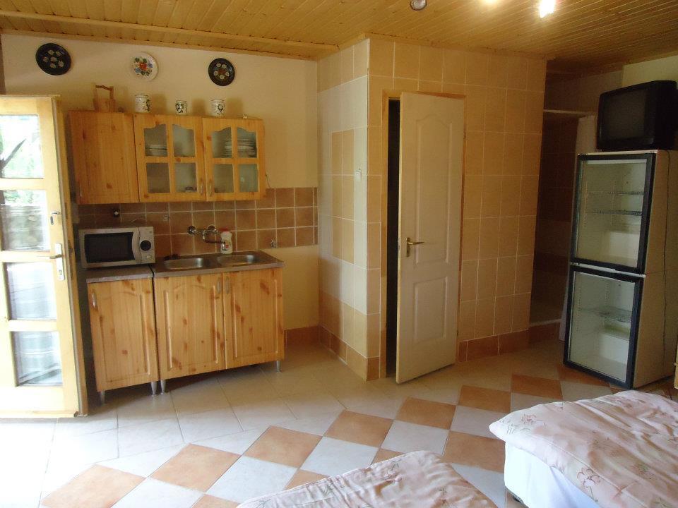 Toldi Vendeghaz Hotel Felsőtold Buitenkant foto